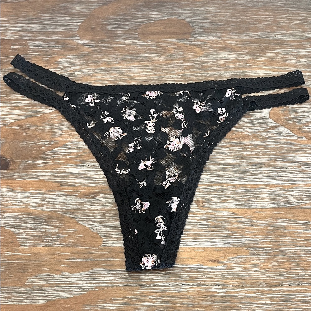 🌸 PINK Victoria's Secret Black & Pink Floral Lace Thong Panties